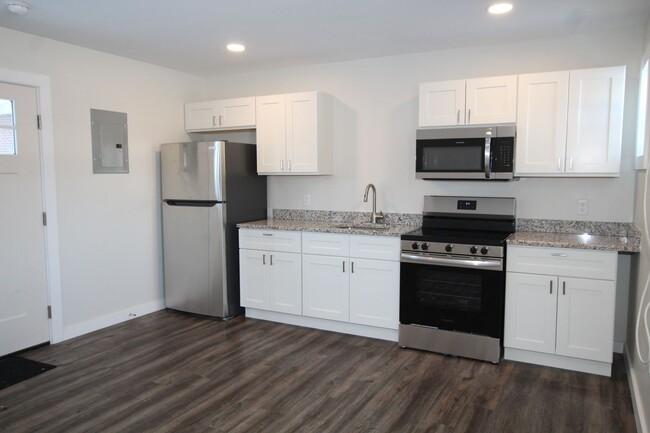 Building Photo - Beautifully remodeled and completed 1 bedr... Unit 14311 Rt. 9W - 11 Rental
