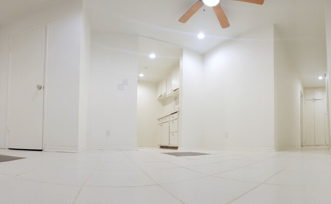 Photo - 8108 Langdon Ave Unidad 1
