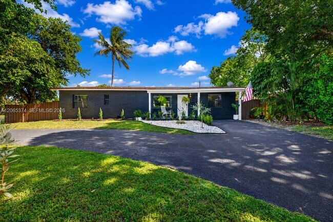 Photo - 300 NW 28th St