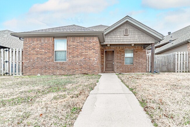 Building Photo - Perfect Bentonville Home!