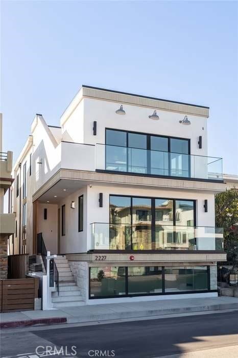 Building Photo - 2227 Hermosa Ave