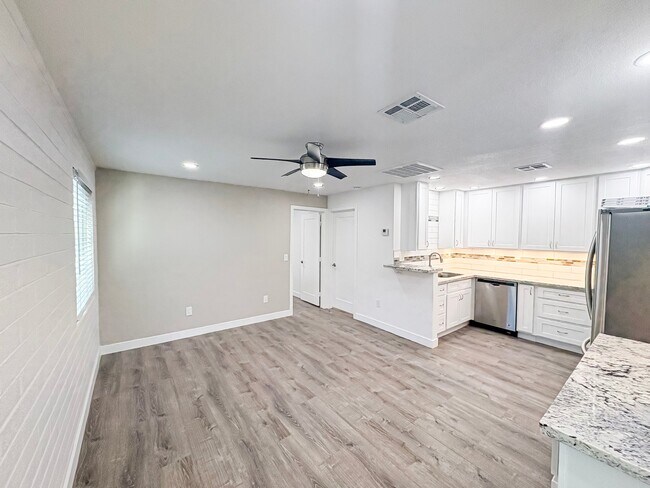 Photo - 2737 E Glenrosa Ave Unit 7