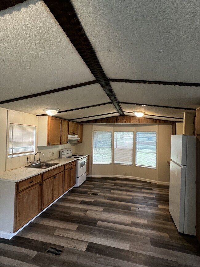 Photo - 1031 Aaron Ln