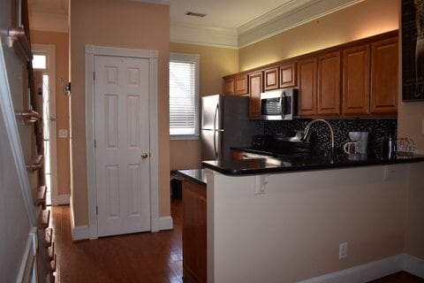 Photo - 433 Montgomery St Unidad b