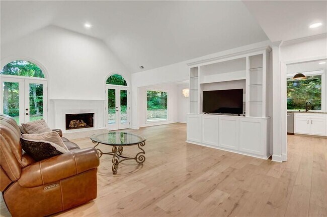Photo - 1055 Downing Ct NE