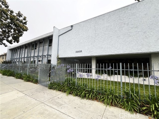 Building Photo - 12926 Doty Ave Unit 21