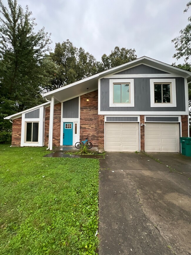 Photo - 1497 Catalpa Rd House