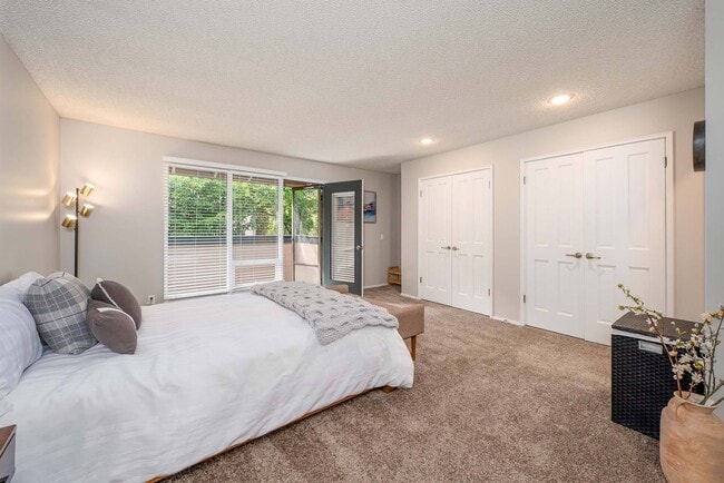The Regent at Bellevue Way Apartments