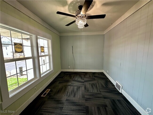 Building Photo - 404 Stanton Ave Unit Dwn Rental