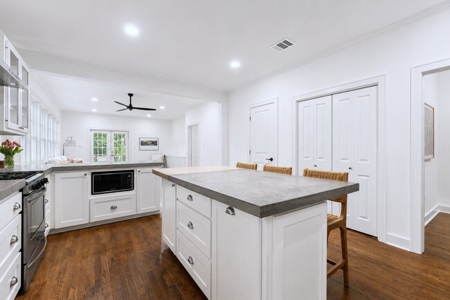Photo - 1204 W 22 1/2 St