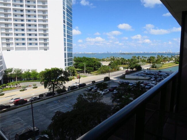 Photo - 600 NE 36th St Unidad 619