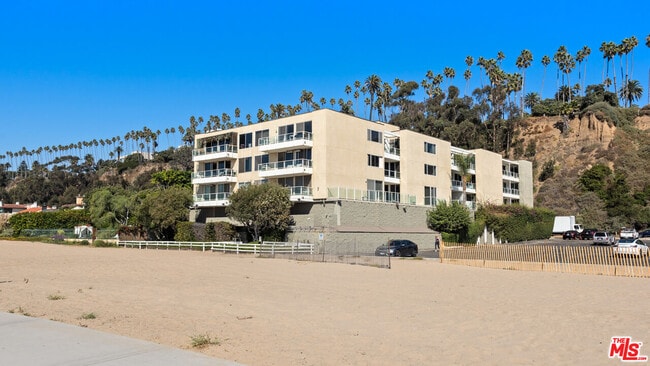Building Photo - 723 Palisades Beach Rd Unit 107