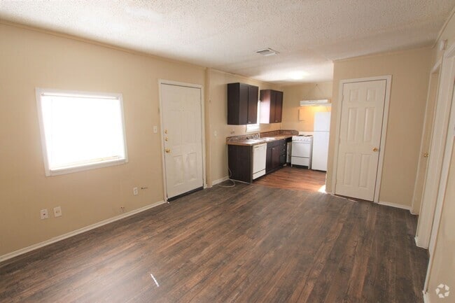 Building Photo - Coming Soon: 2 Bedroom, 1 Bath (Plus Bonus... Unit A Rental