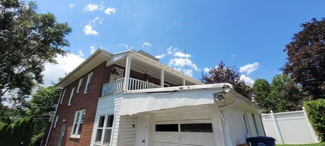Building Photo - 341 Indian Manor Dr Unit 2 Rental
