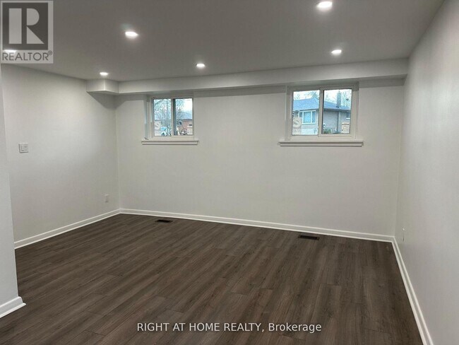 Photo - 606 Lansdowne Dr