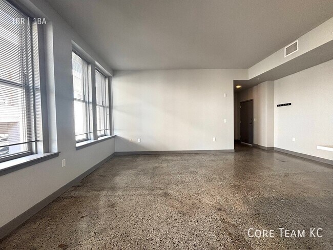 Photo - 306 E 12th St Unidad 1002