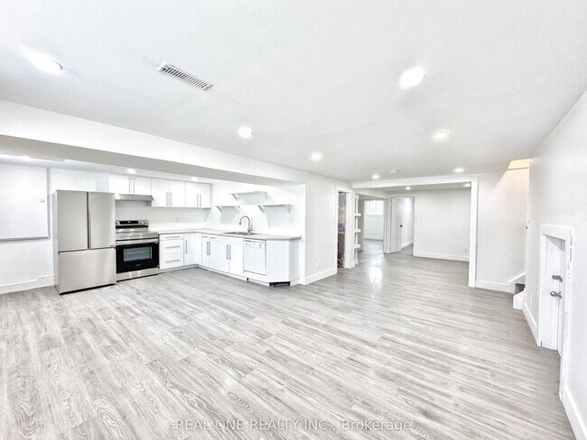 Photo - 61 College Cres