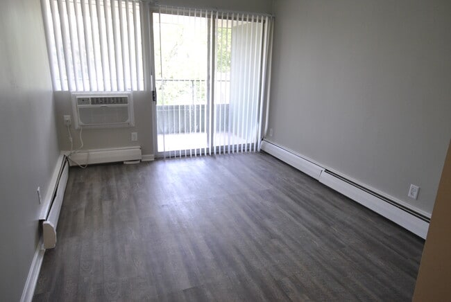 Building Photo - 728 S Main St Rental