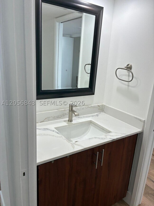 Building Photo - 1717 N Bayshore Dr Unit A-3839