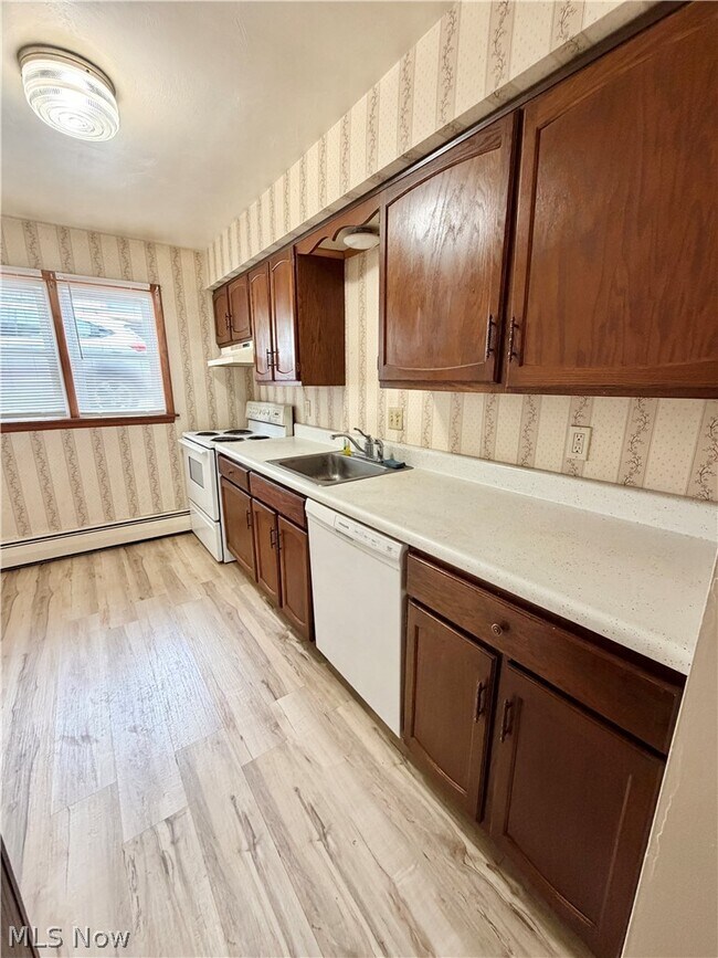 320 E Chestnut St Unit 2