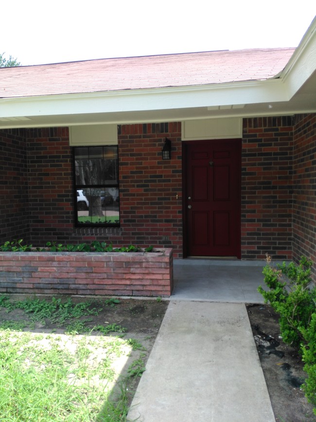 Main Entrance - 2401 S Jackson Rd Townhome