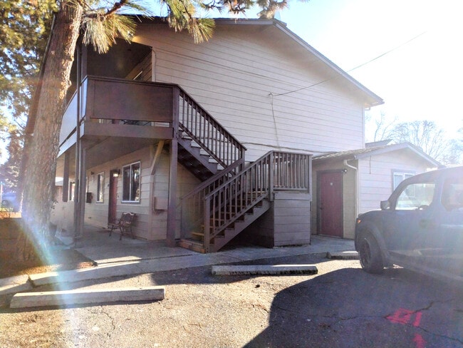 Parking lot - 1109 16th St SE Unit SE Salem 4-Plex LLC