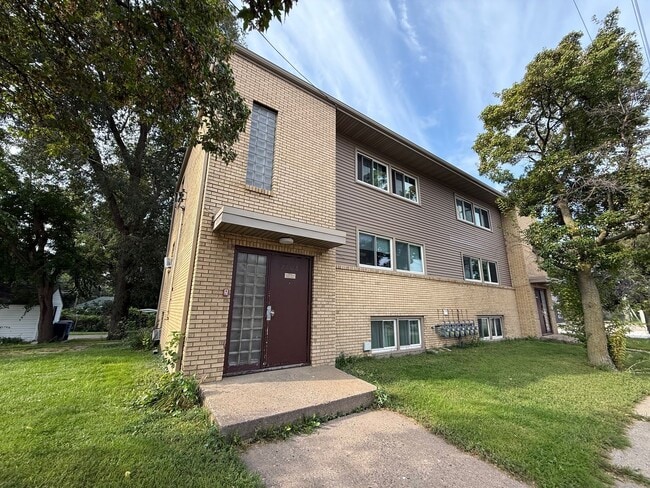 Building Photo - 2606 E Hennepin Ave Unit 5 Rental