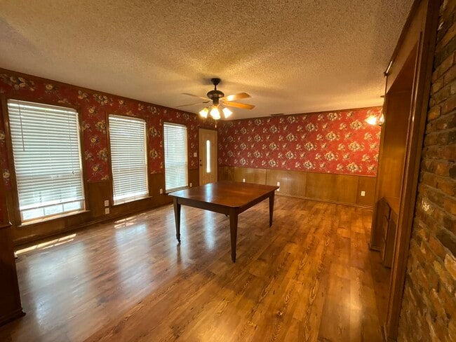Photo - 711 Co Rd 4413