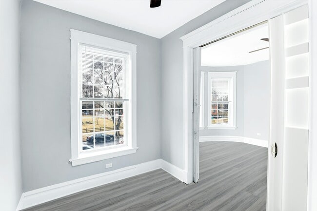 Photo - 5341 S Indiana Ave Unit 5341 -  2