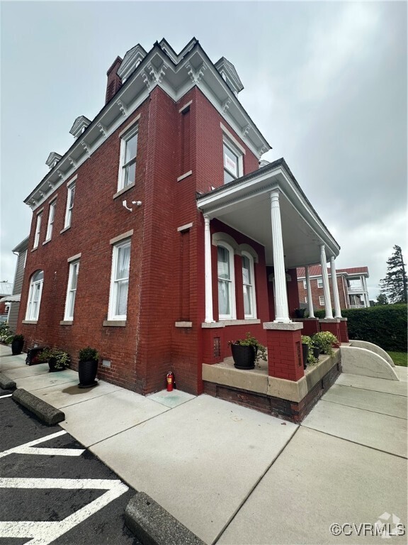 Building Photo - 634 S Sycamore St Unit 4 Rental