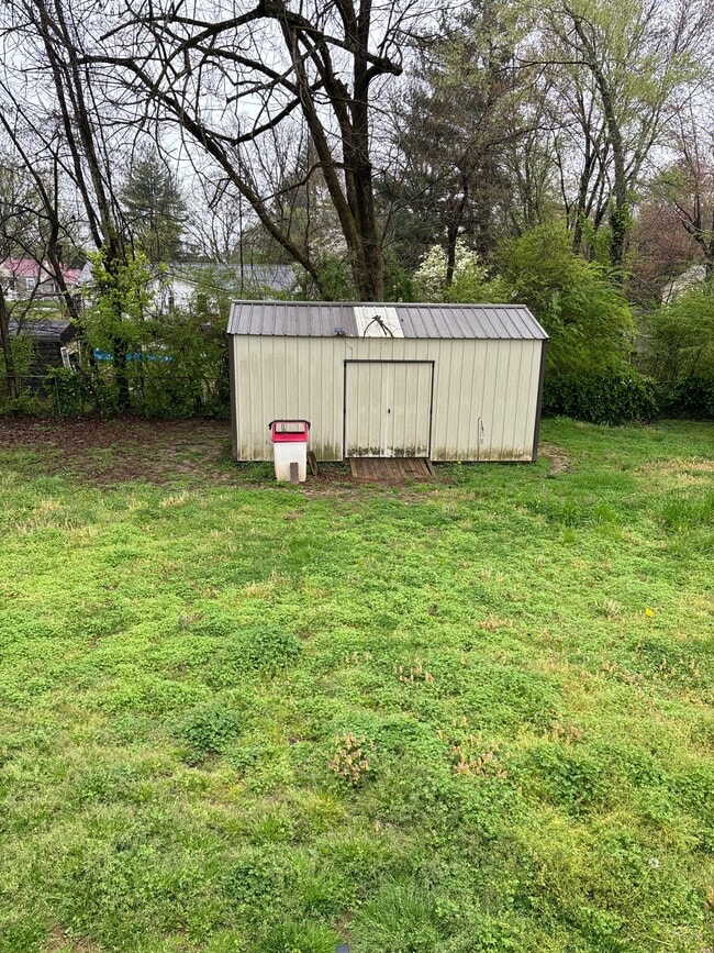 Photo - 206 Wesley St