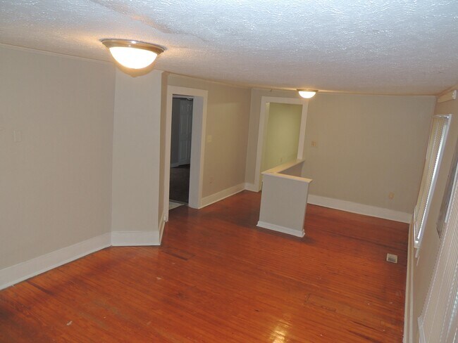 Photo - 1505 Murchison Rd