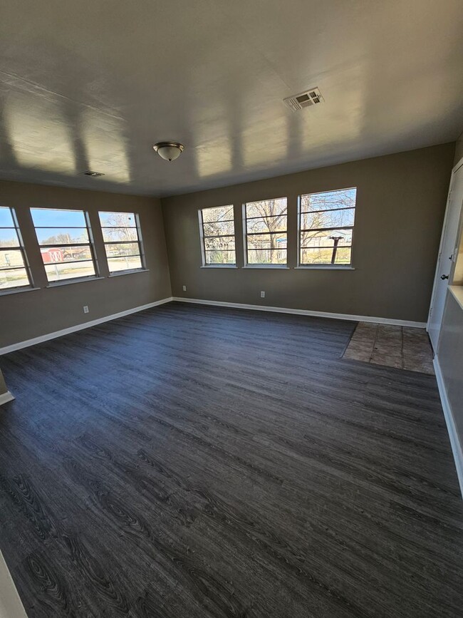 5 Bedroom House Available in OKC - 5 Bedroom House Available in OKC