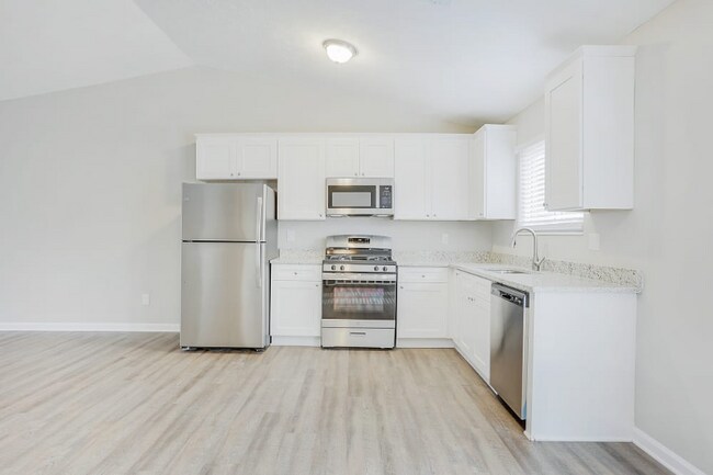 Photo - 837 Forest Path Unidad 2007