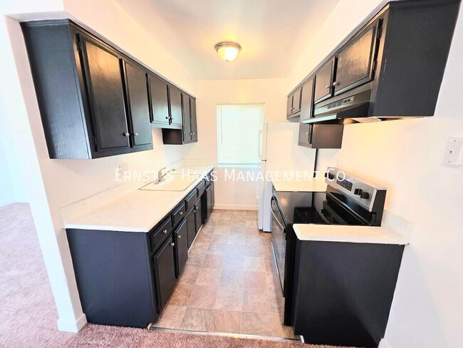 Photo - 240 E Burnett St Unidad #05