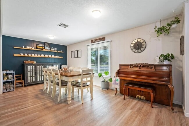 Photo - 281 Weldon Dr