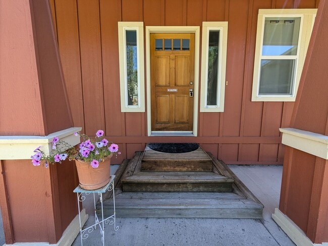 Photo - Comfort Meets Convenience in this Dog-Frie...