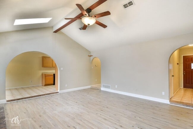 2733 Melissa Ln