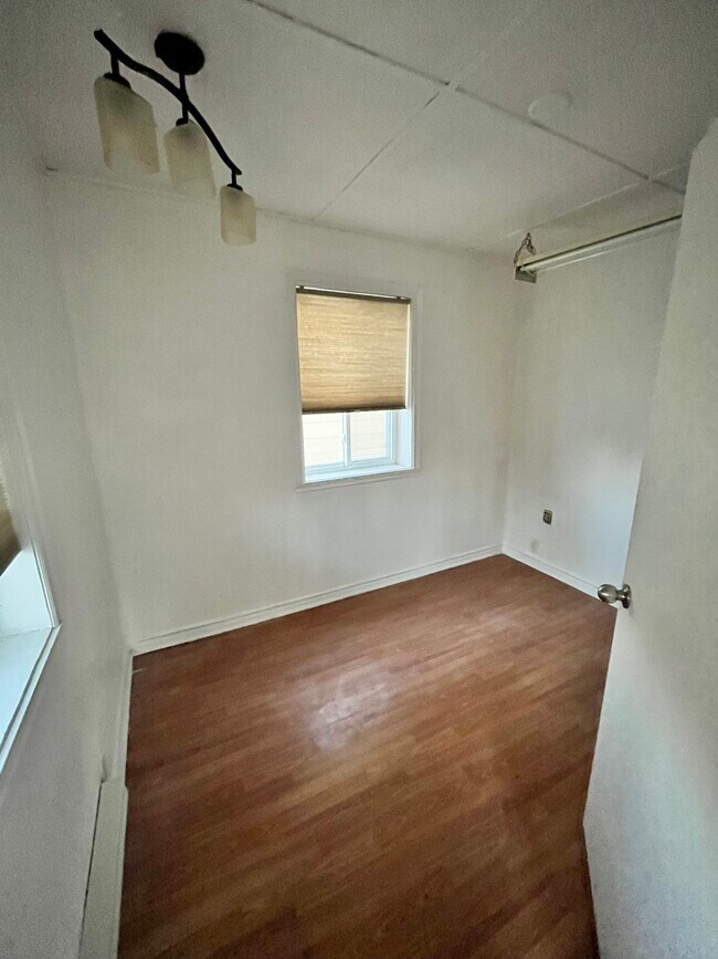 chambrette - 321 Av 81E Unité 2-Bedroom with Parking