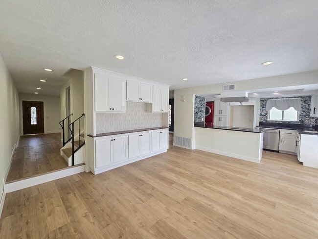 Photo - Hawarden Hills Home