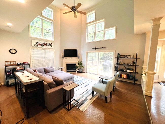 Photo - 5709 Greenview Ln