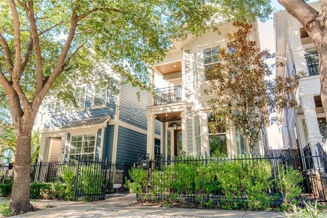 Photo - 545 W 26th St Casa