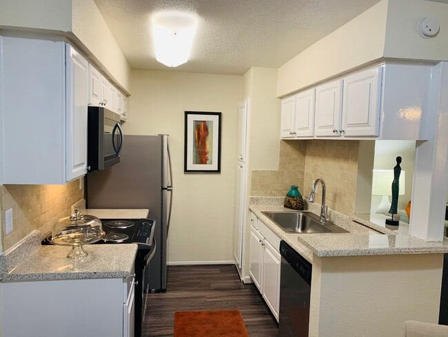 Building Photo - Luxury 1-Bed with Courtyards & Top Features! Unit GRP1 Rental
