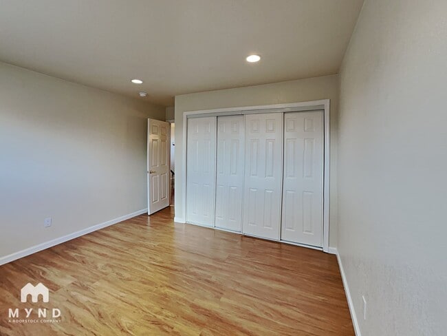 Photo - 875 Glen Vista Dr