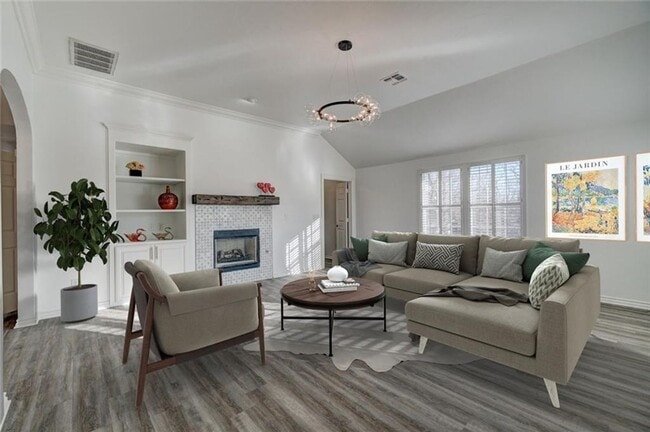 Building Photo - Absolutely Adorable, 2 bed, 2 bath, 2 car + study