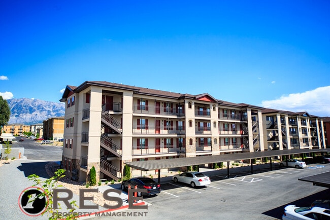 Building Photo - Beautiful Modern Orem Condo w free interne... Unit APT 204