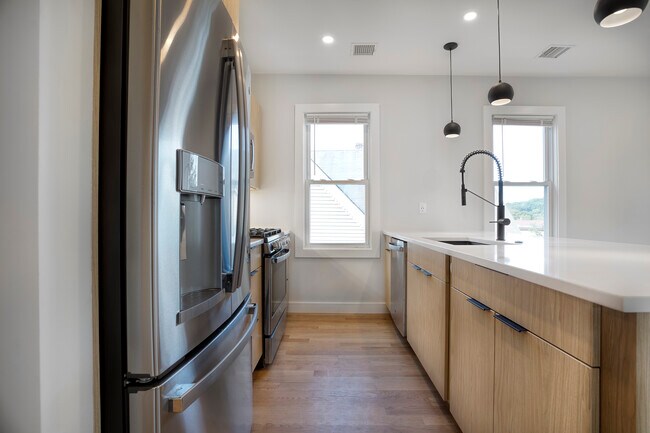 Photo - 7 Wenham St Unit 1