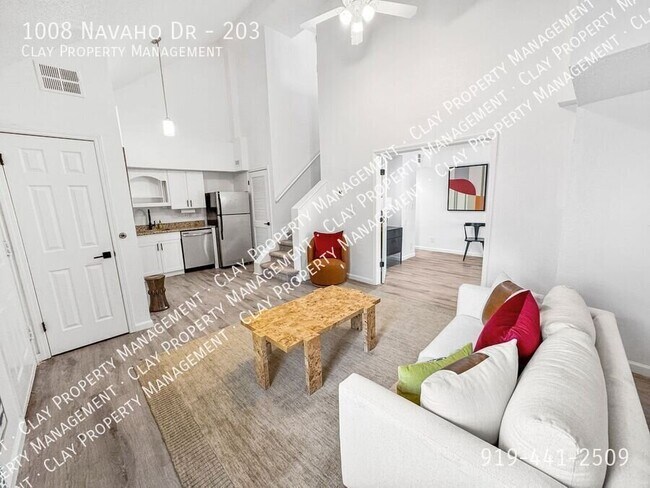 Building Photo - 1008 Navaho Dr Unit 203