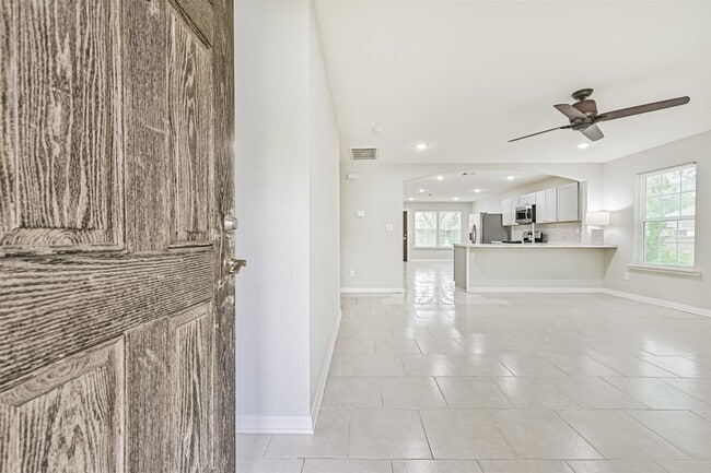 Building Photo - 10633 Flaxman St