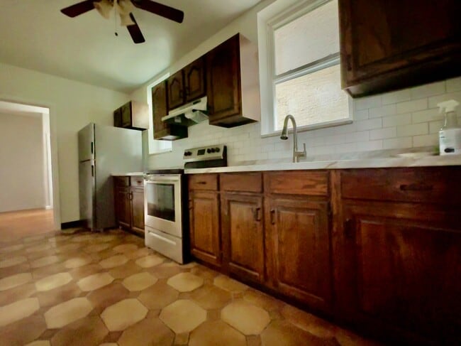 Photo - 2476 Arthur Ave Unidad 1